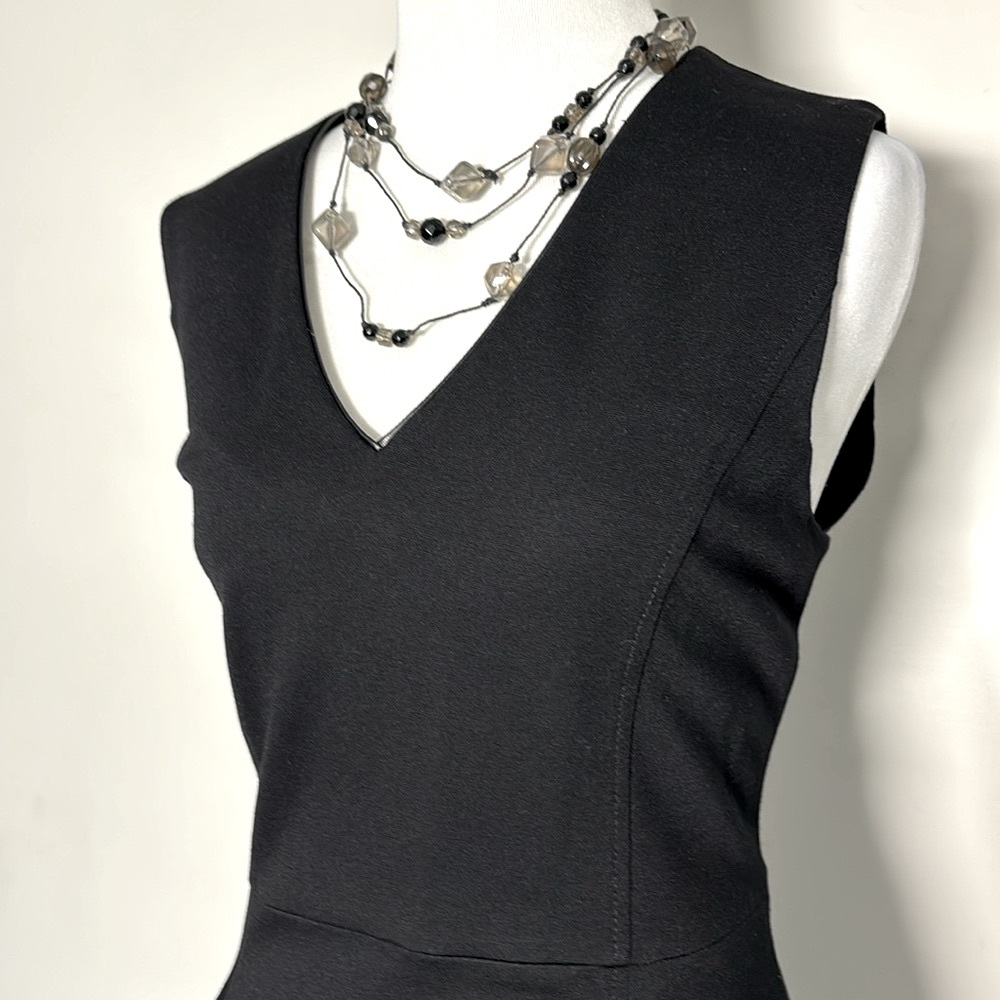 Banana Republic Women’s Black V-Neck Stretch Sheath Midi Dress Size 6 - Picture 2 of 6